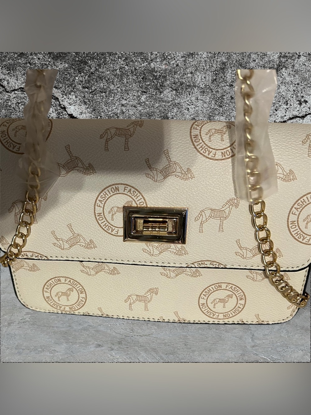 New 🌟Cream Chain Shoulder Bag with Gold Hardware